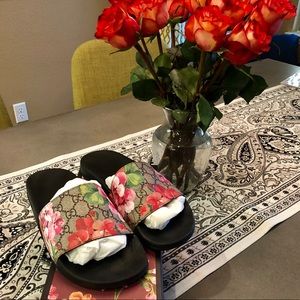 Gucci Women’s Blooms Supreme Slides Size 9 🌺